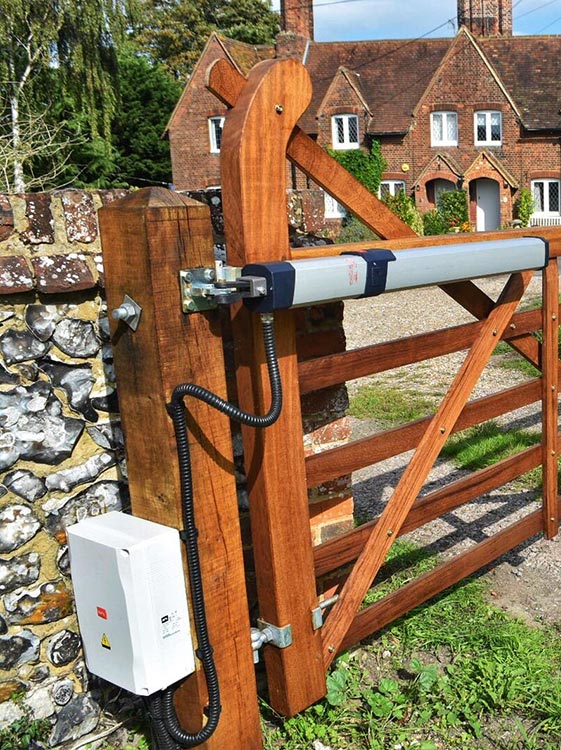 Gate repair and maintenance